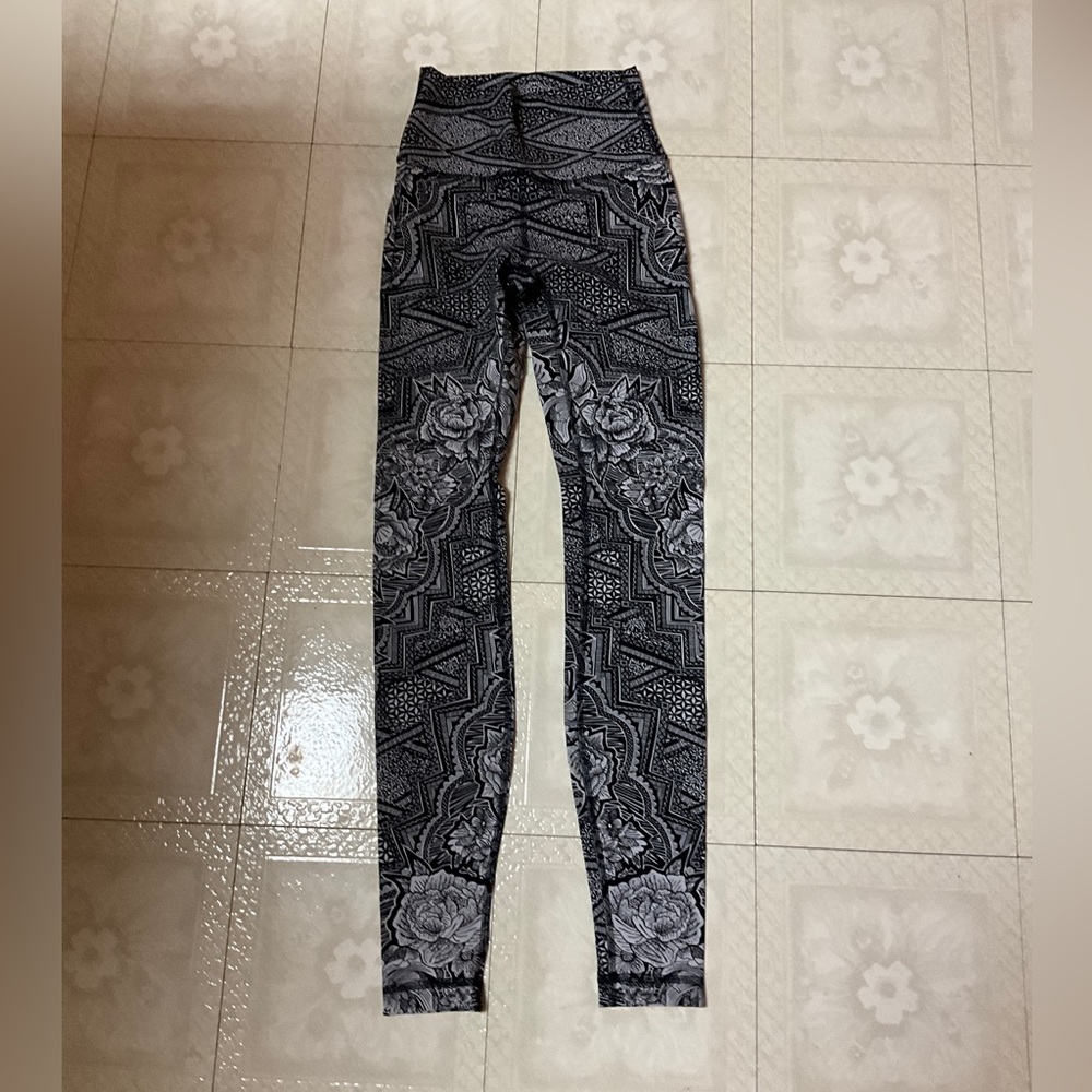 LuluLemon Leggings - Black Print - 2